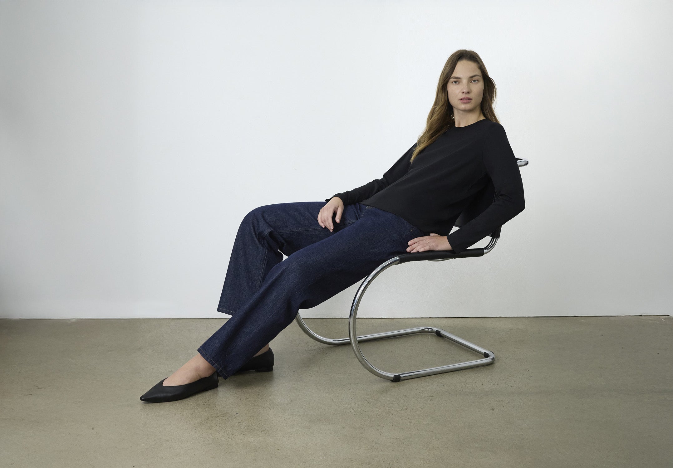 <div class="metafield-rich_text_field"><p>The <br />
Box-Cut Long Sleeve</p></div>
