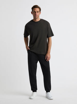 Black|Good Earth Cotton® Sweatpants for men – Sustainable Cotton Sweatpants|Broed is 185 cm and wearing a size L