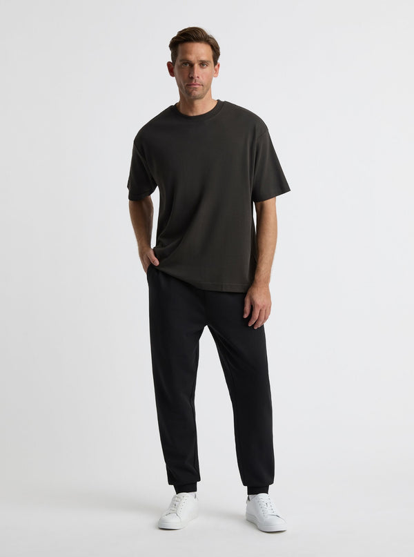 Black|Good Earth Cotton® Sweatpants for men – Sustainable Cotton Sweatpants|Broed is 185 cm and wearing a size L