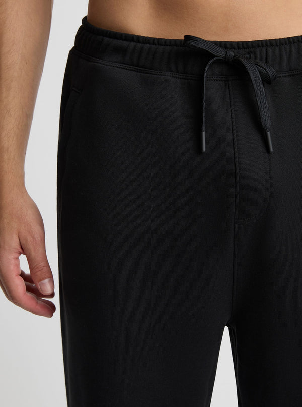 Black|Broed is 185 cm and wearing a size L