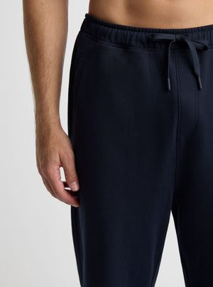 Navy|Broed is 185 cm and wearing a size L