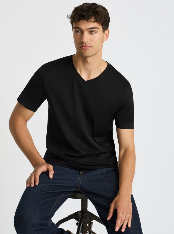 Black|Supima® Mercerised V-neck Tee for men – premium soft cotton t-shirt|Evans is 188 cm and wearing a size M