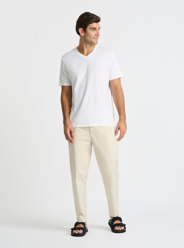 White|Supima® Mercerised V-neck Tee for men – premium soft cotton t-shirt|Jack is 188 cm� and wearing a size L