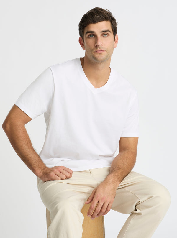 White|Supima® Mercerised V-neck Tee for men – premium soft cotton t-shirt|Jack is 188 cm� and wearing a size L