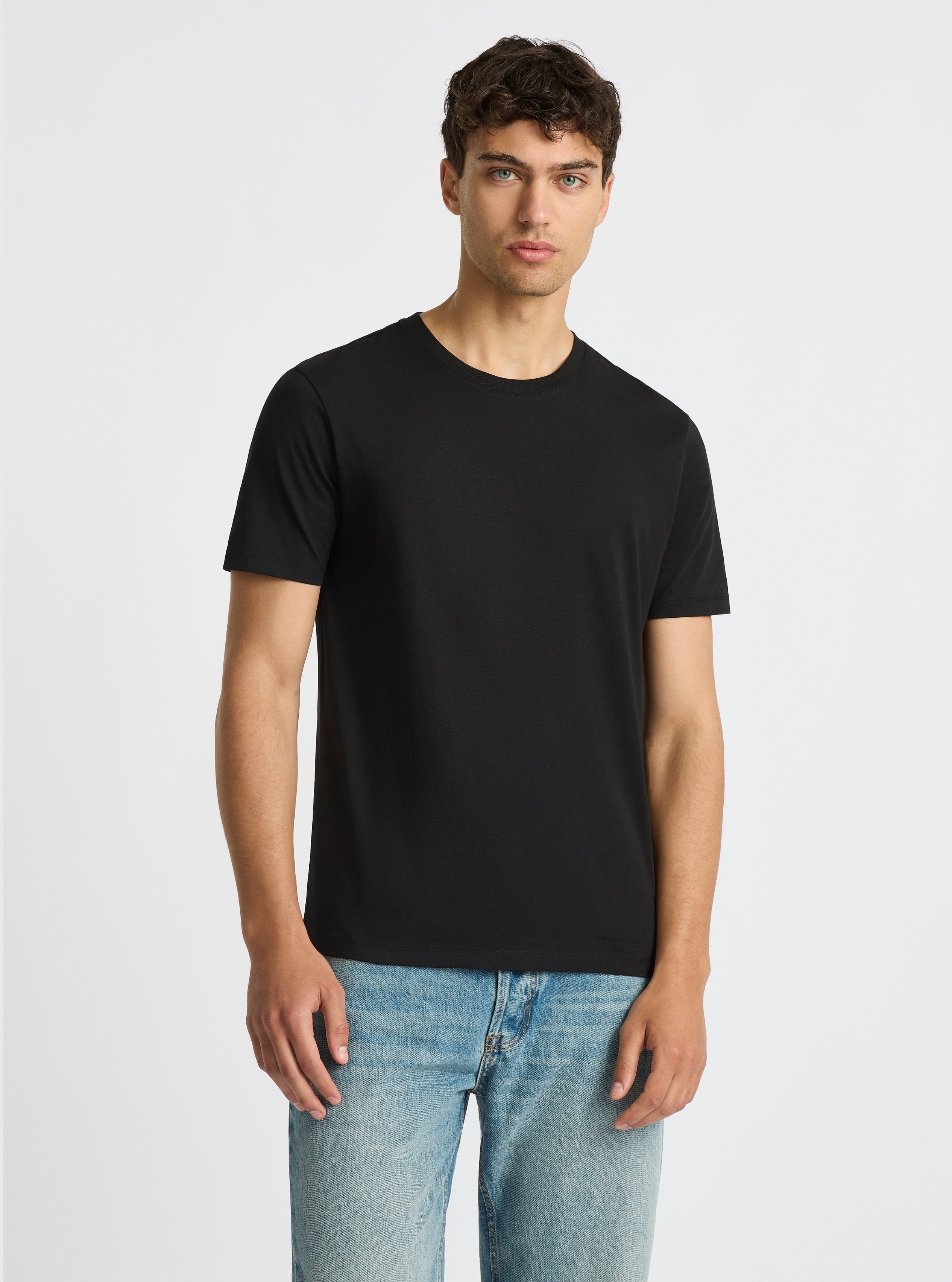 Black|Evans is 6’2” and wearing a size M