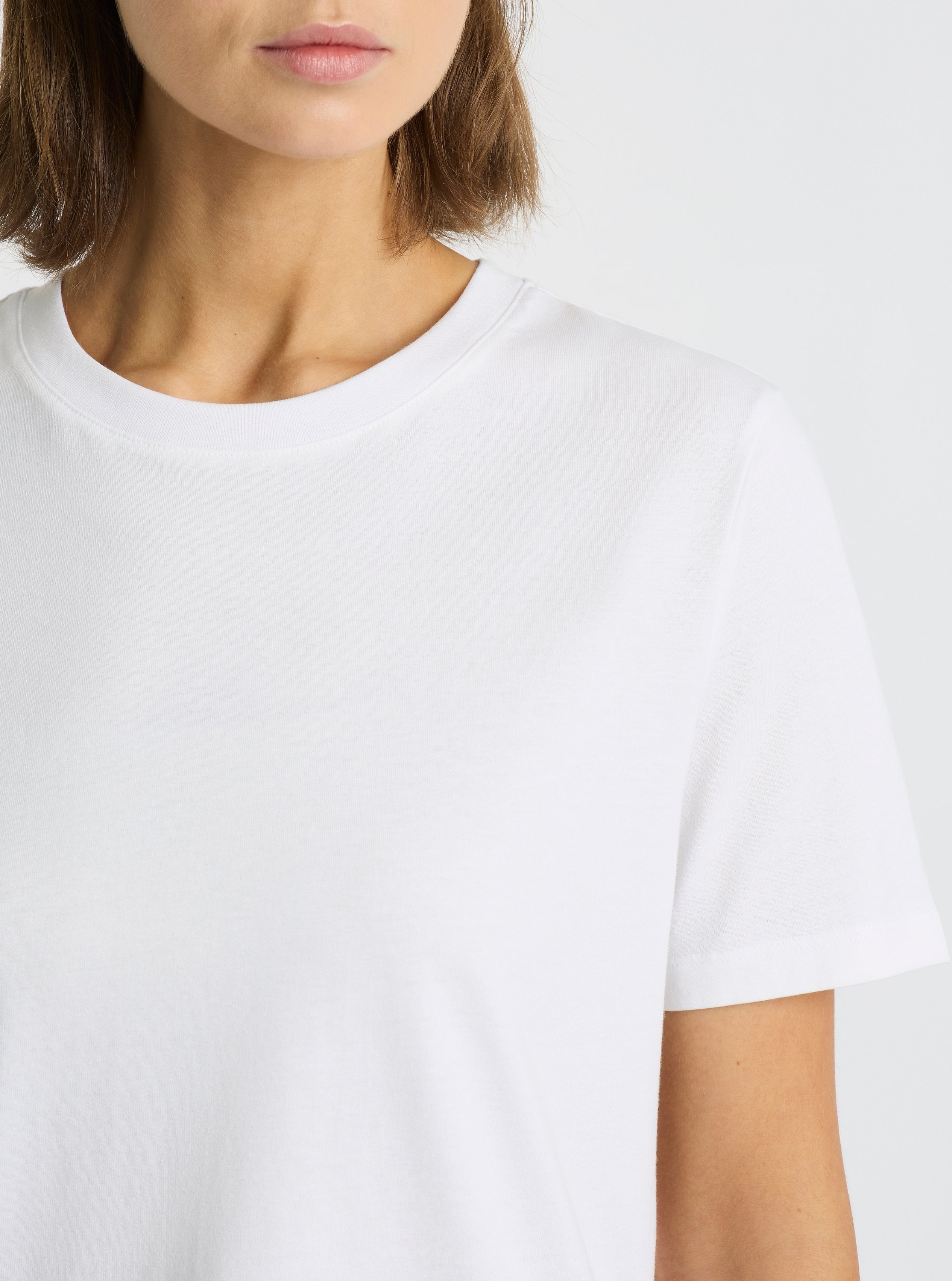 White|Stas is 5'10" and wearing a size S