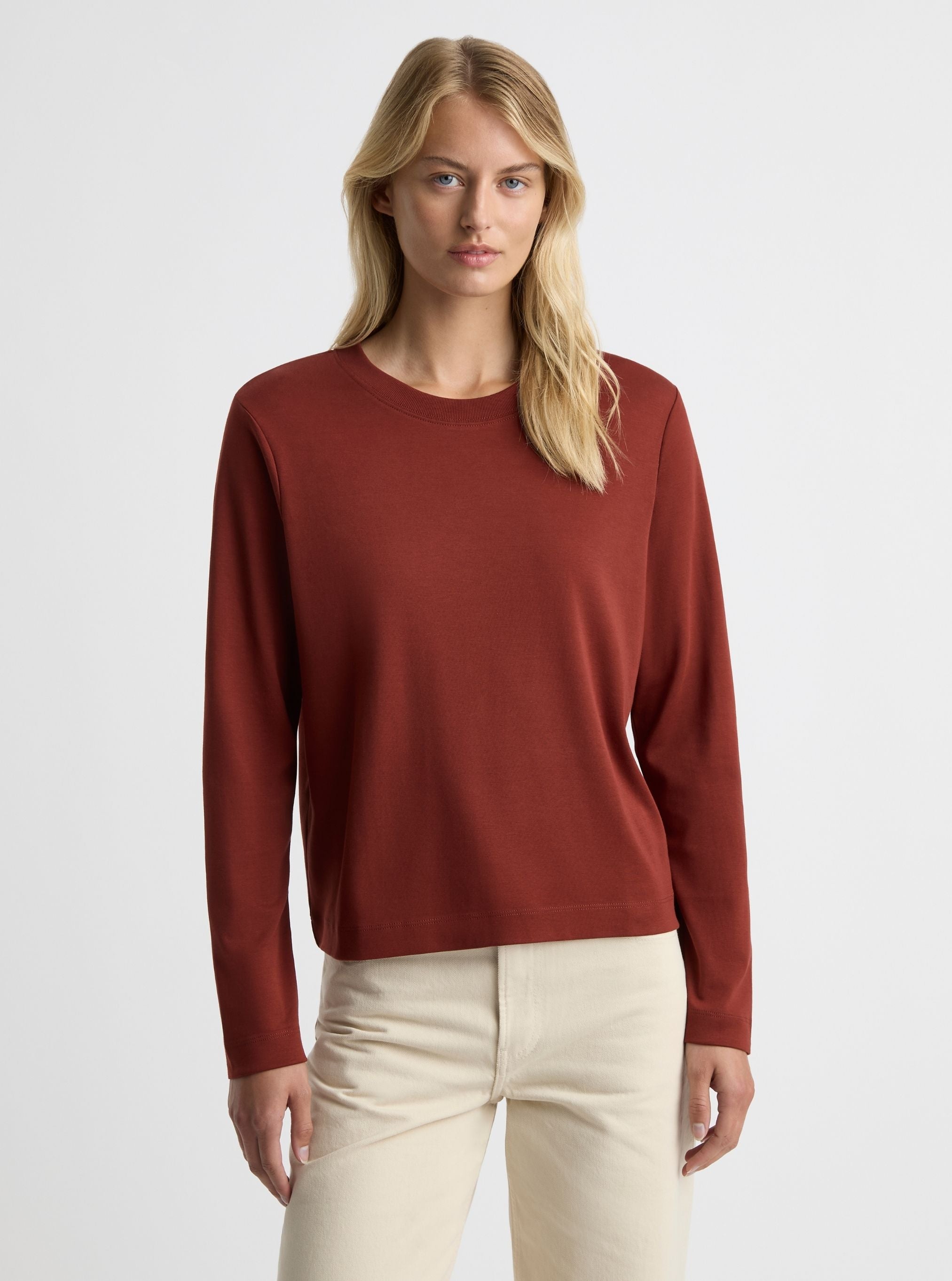 Dark Red|Amelia is 5'11" and wearing a size S