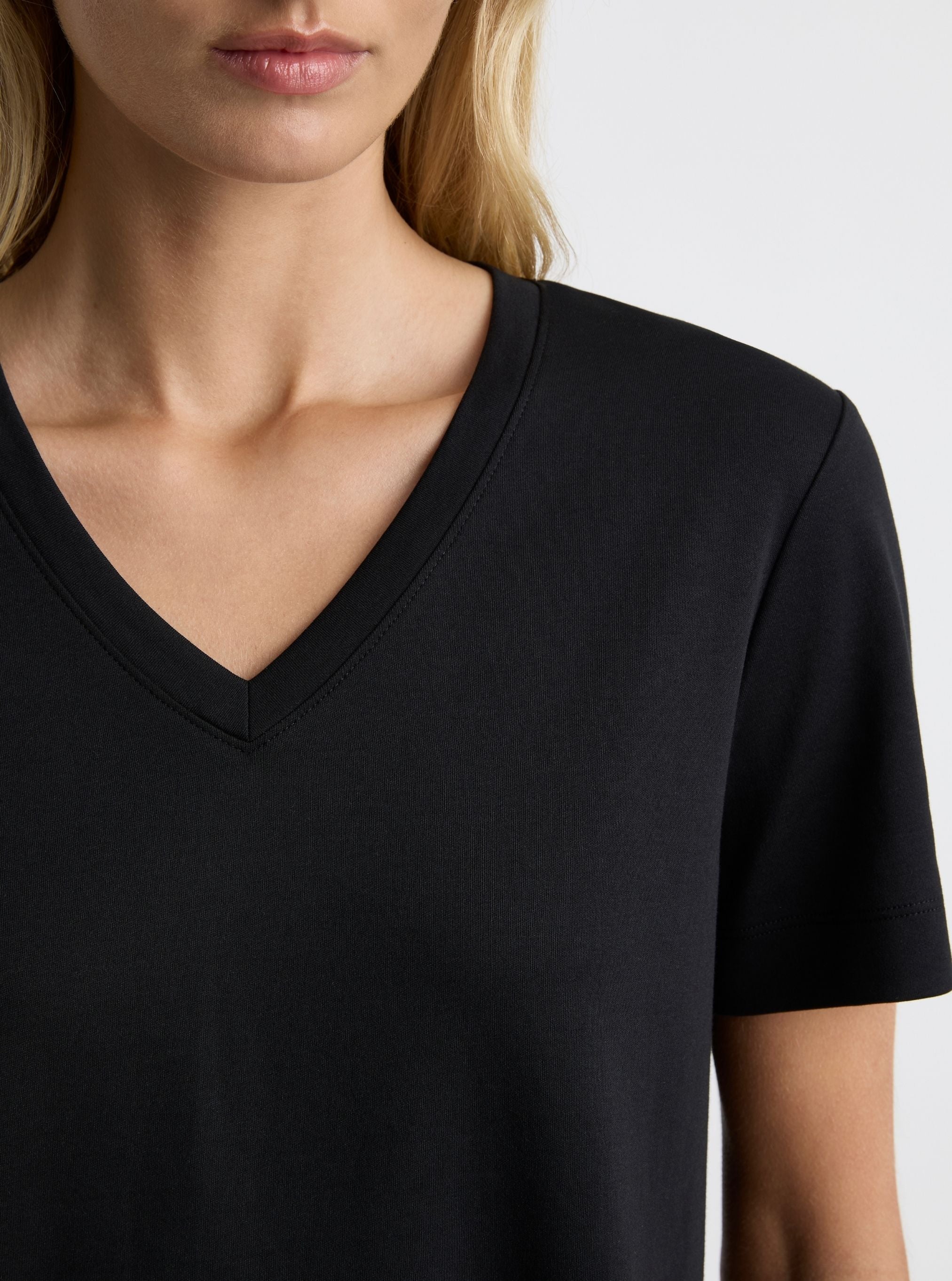Black|Amelia is 5'11" and wearing a size S