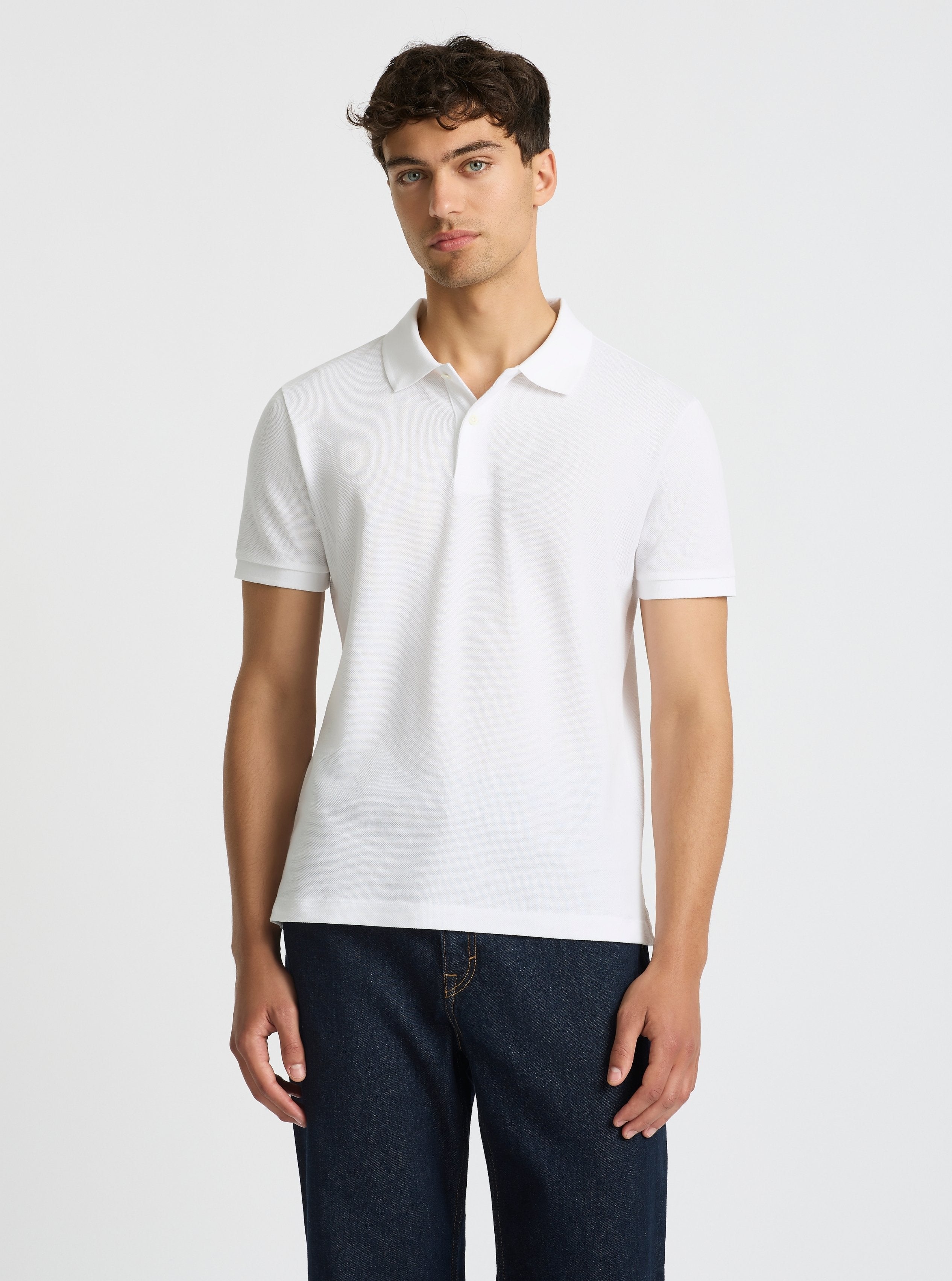 White|Evans is 6’2” and wearing a size M