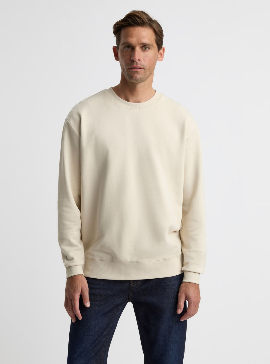 Ecru|Broed is 6'1" and wearing a size L