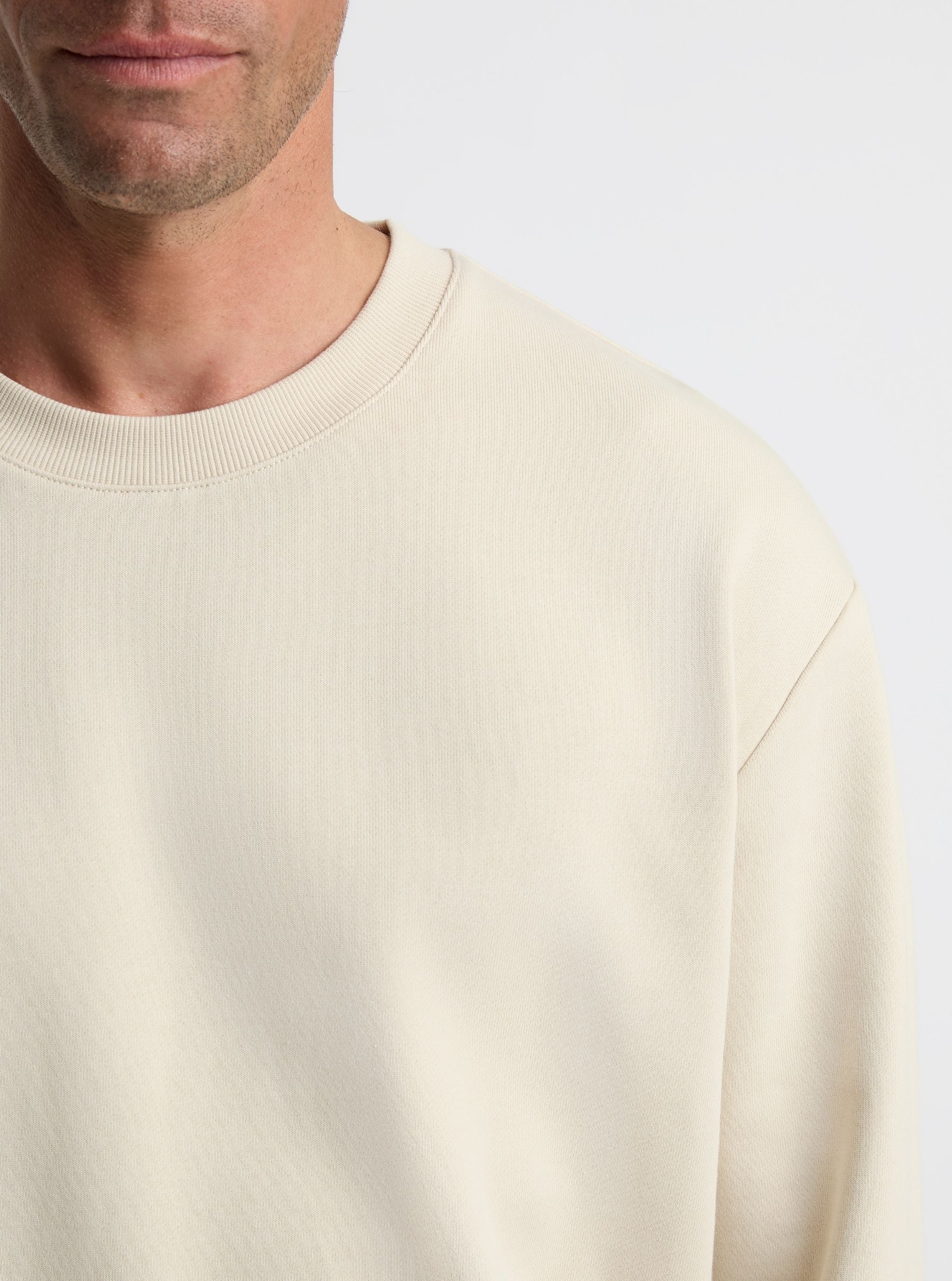 Ecru|Broed is 6'1" and wearing a size L
