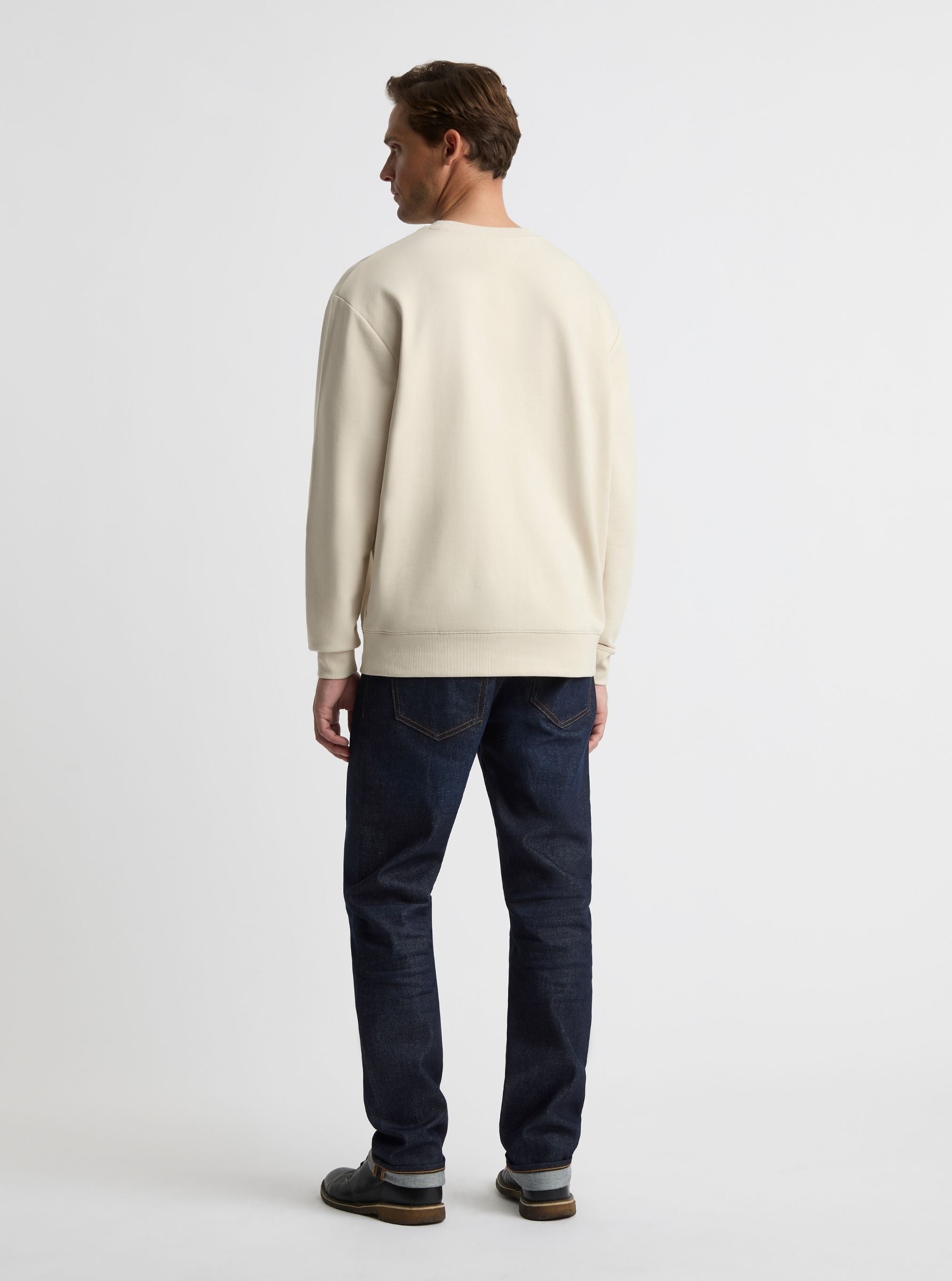 Ecru|Broed is 6'1" and wearing a size L