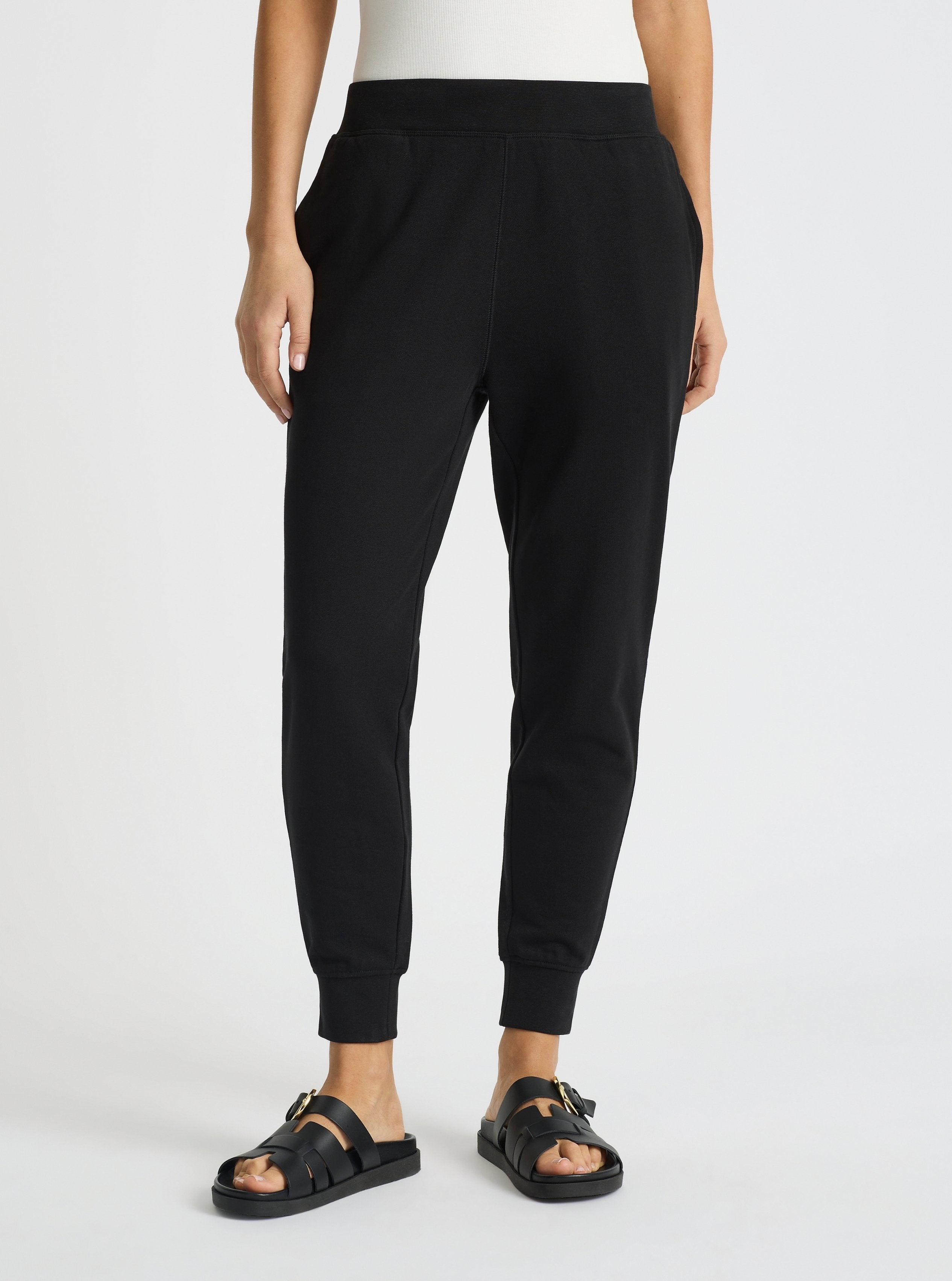 Black|Stas is 5'10" and wearing a size S