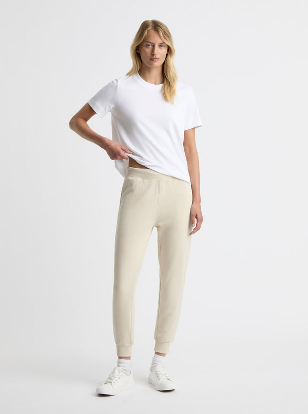 Ecru|Amelia is 5'11" and wearing a size S
