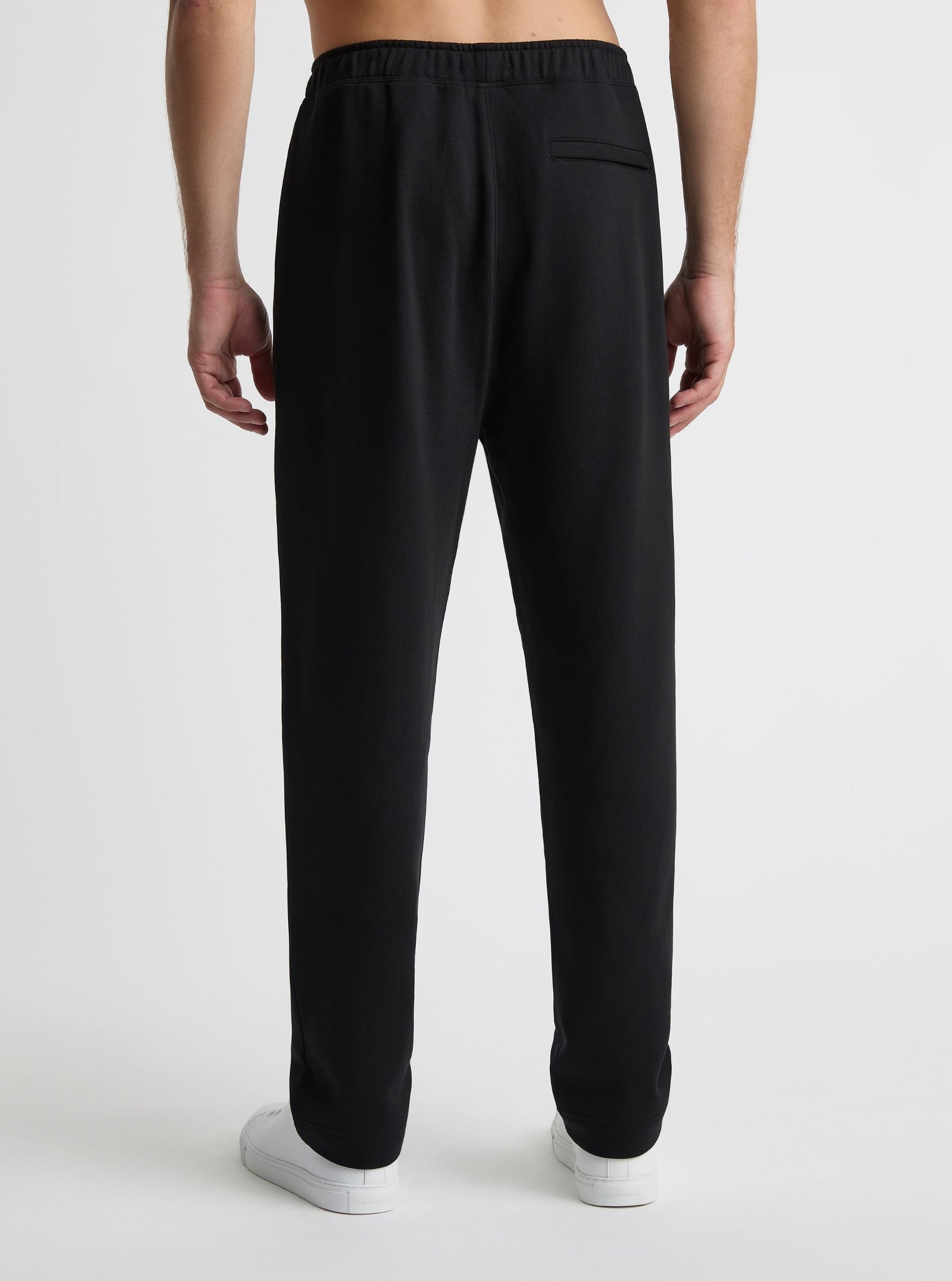 Black|Broed is 6'1" and wearing a size L