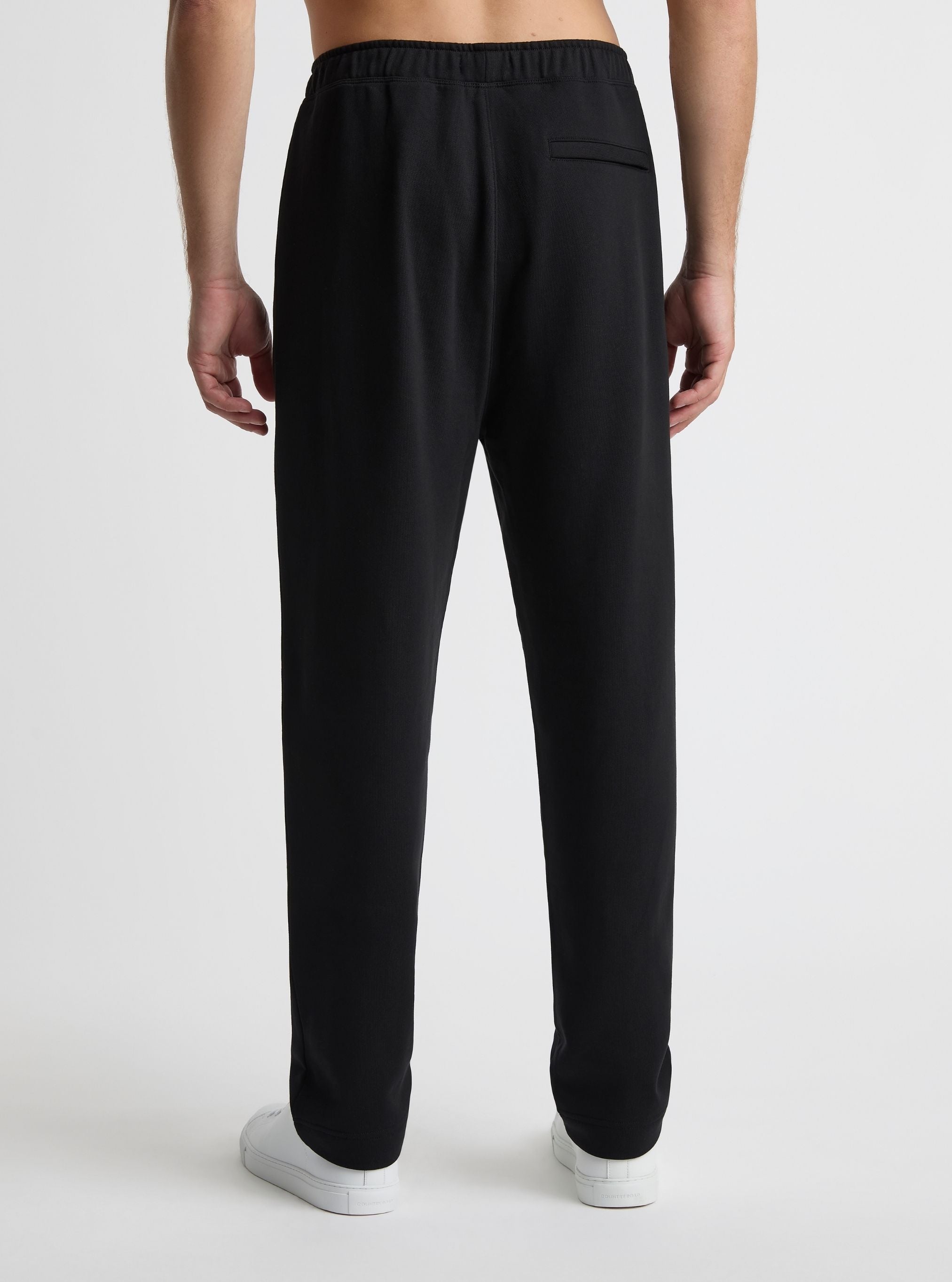 Black|Broed is 6'1" and wearing a size L