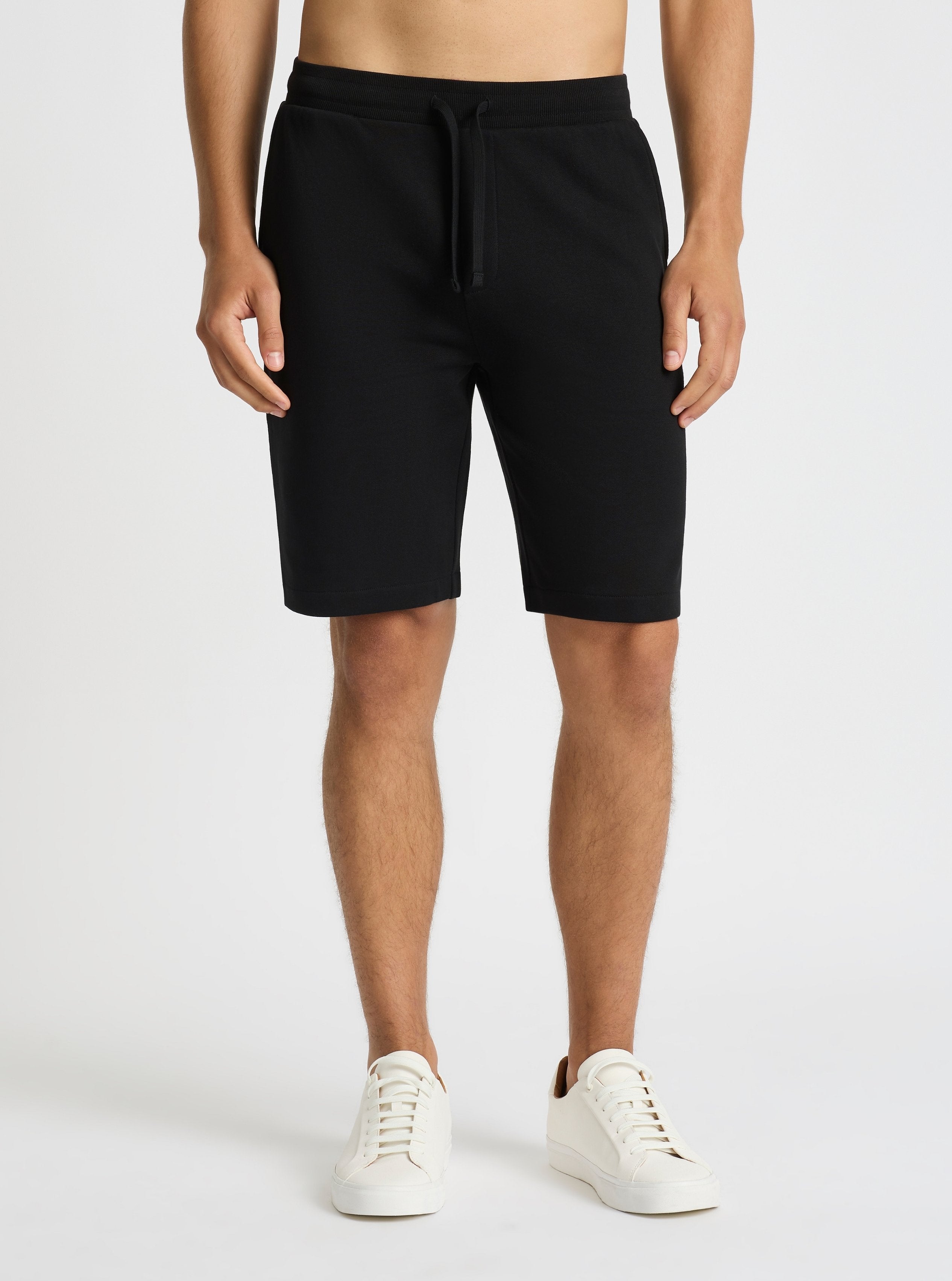 Black|Evans is 6’2” and wearing a size M