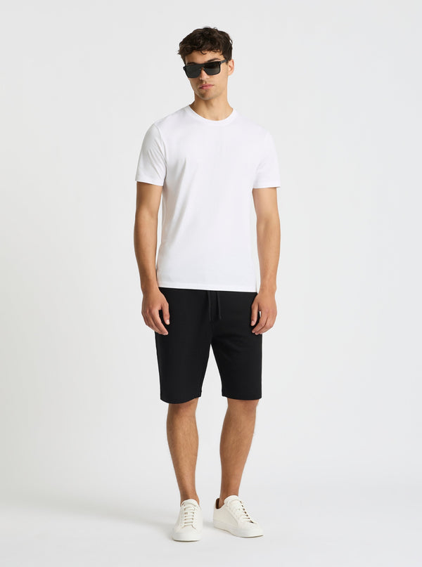 Black|Evans is 6’2” and wearing a size M