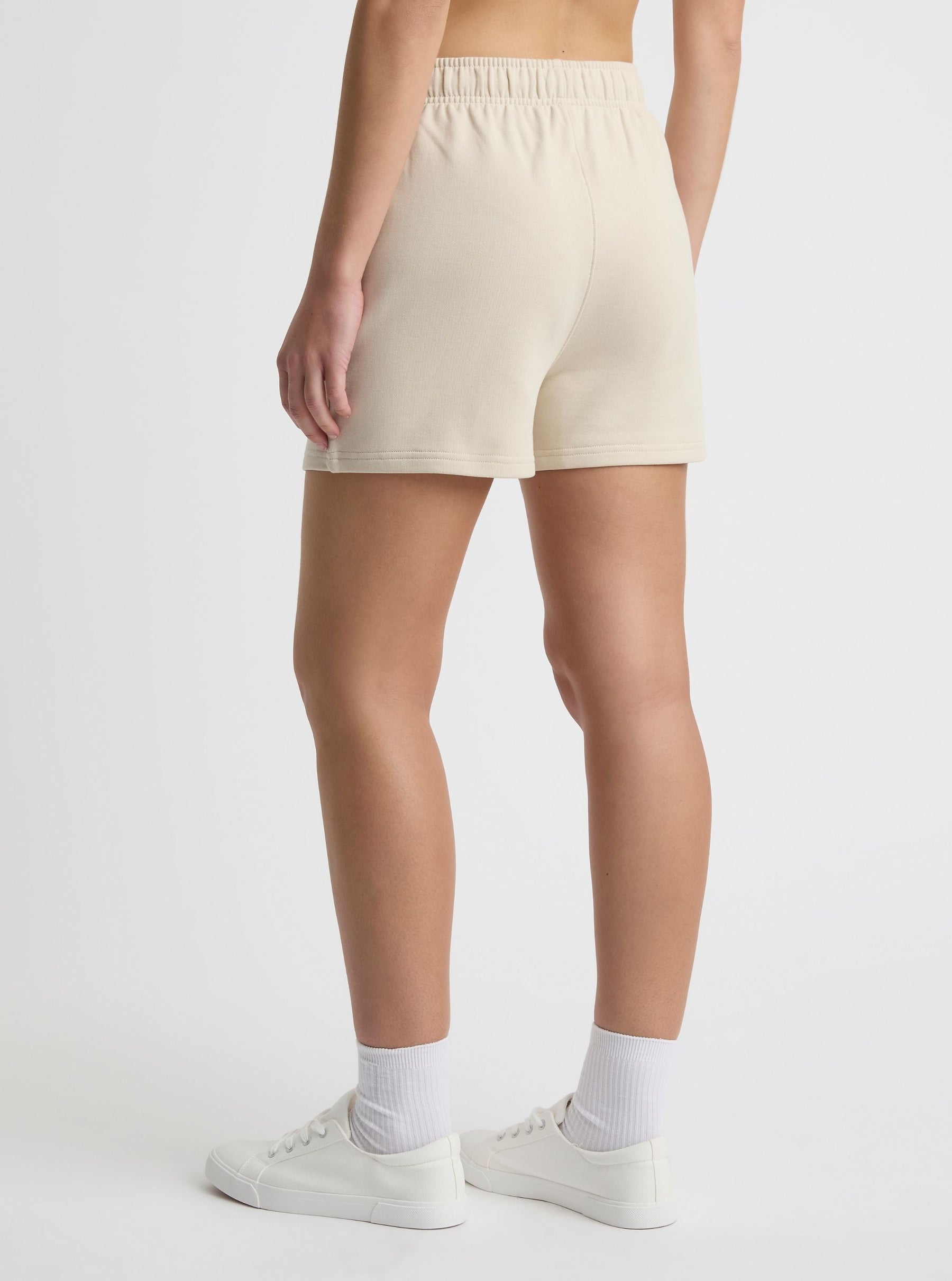 Ecru|Zenya is 5'10" and wearing a size S