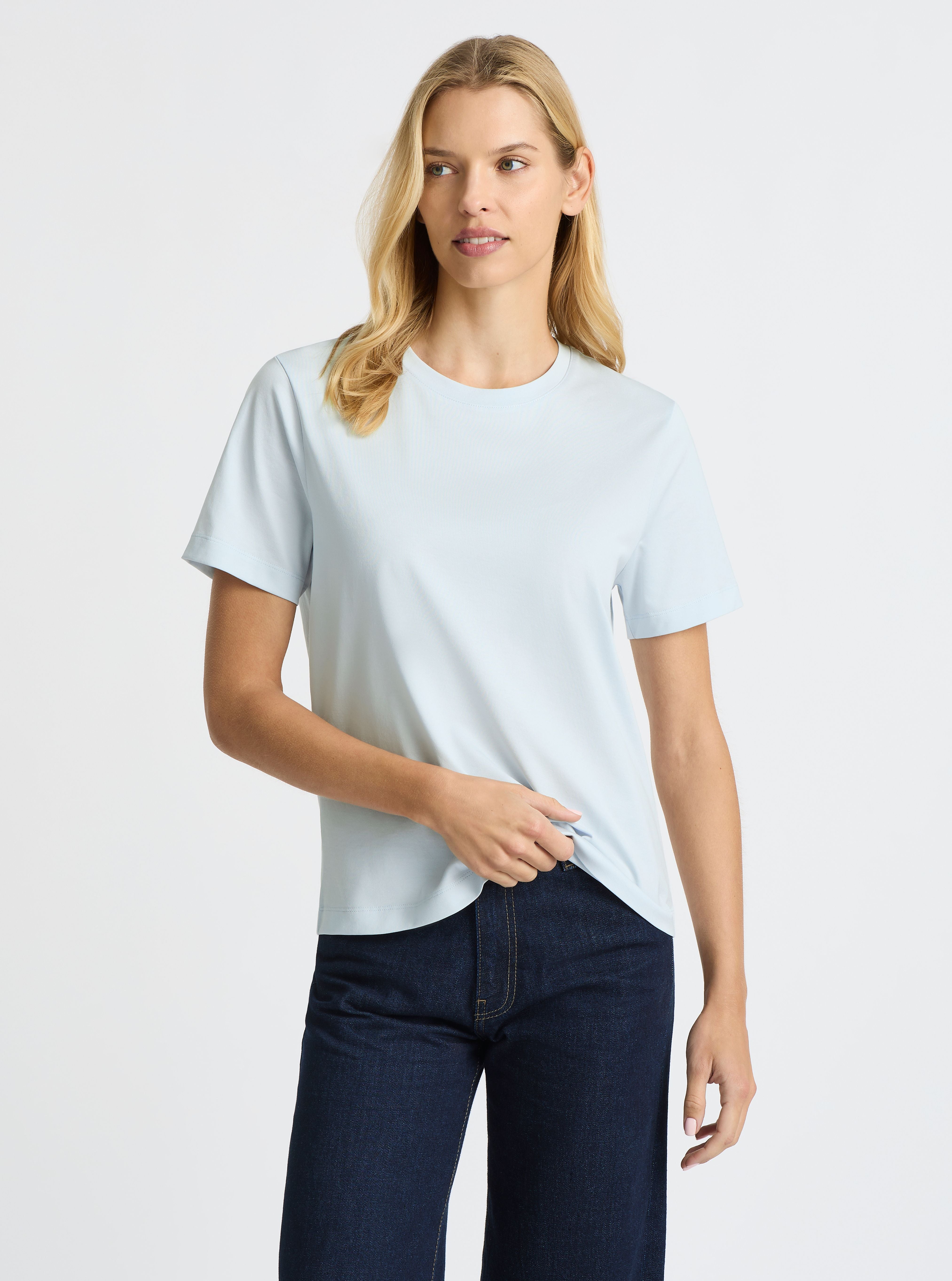 Light Blue|Karolina is 5'10" and wearing a size S